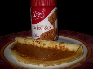 Crêpe avec de la pâte de spéculoos