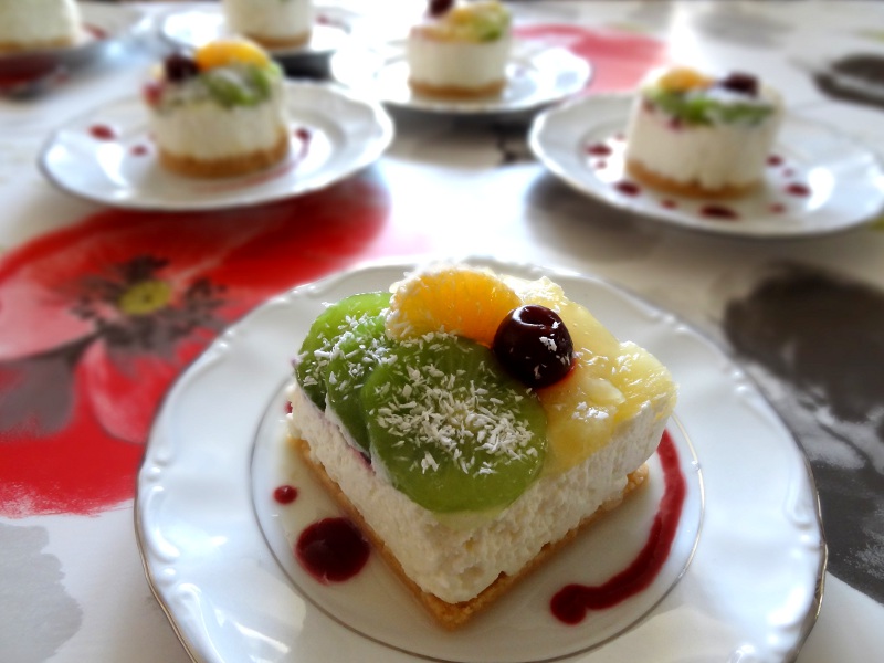Mousse mascarpone et fruits sur lit de boudoirs