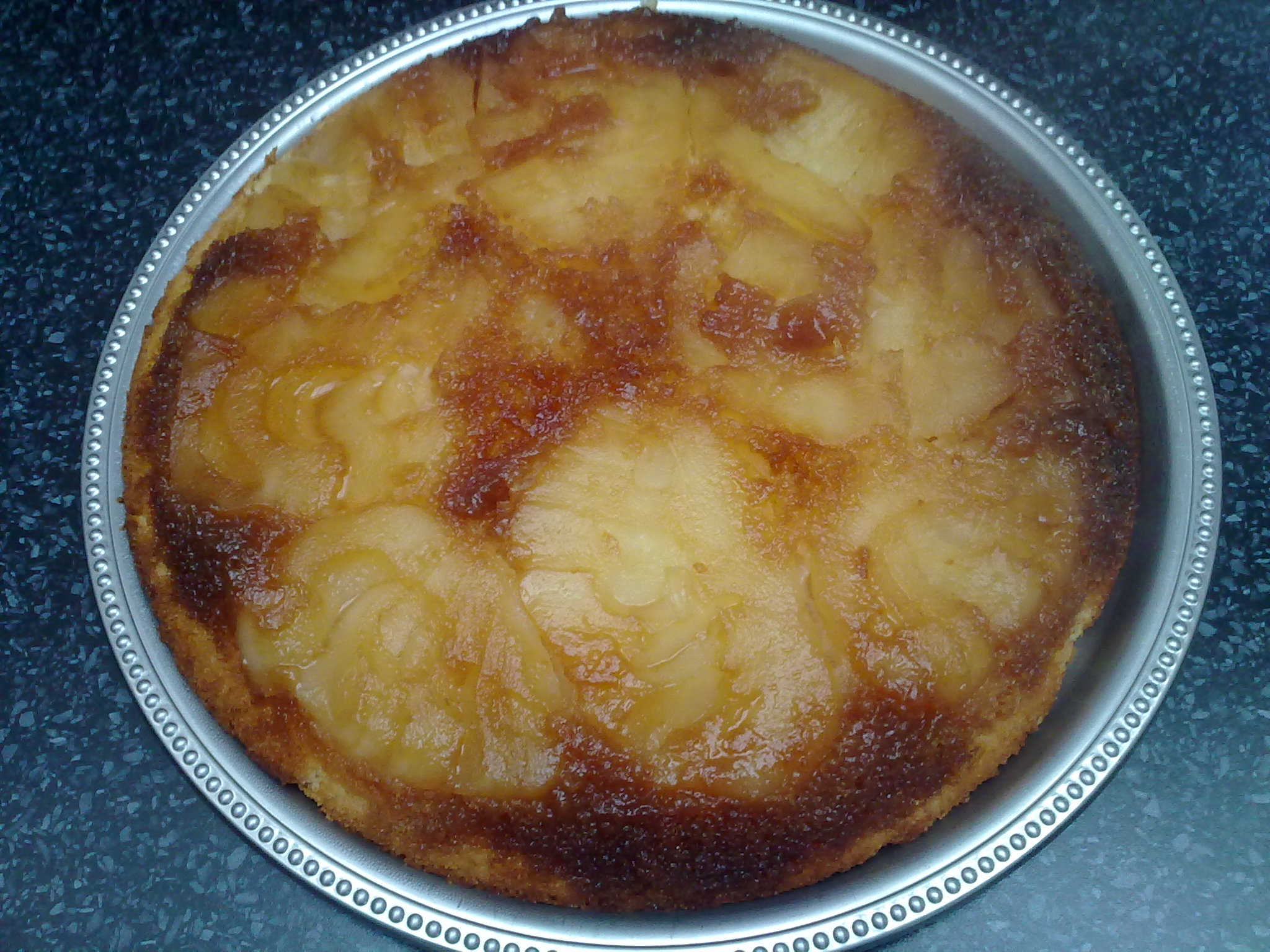 Gâteau poires caramélisées et noix de coco
