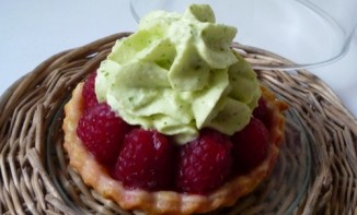 Tartelettes framboises et chantilly au basilic