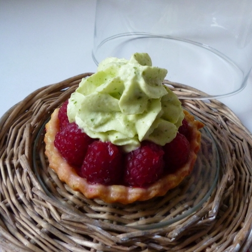 Tartelettes framboises et chantilly au basilic