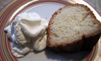 Savarin accompagné de chantilly