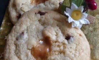 Cookies aux pépites de chocolat, noisettes et caramel