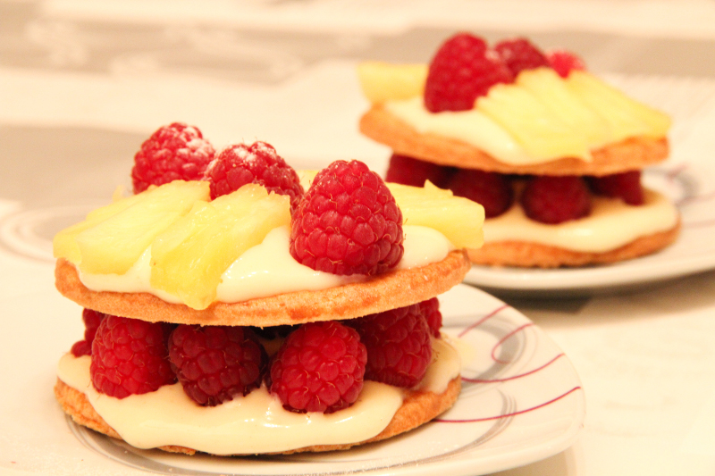 Château de framboises et ananas, crème vanille bourbon
