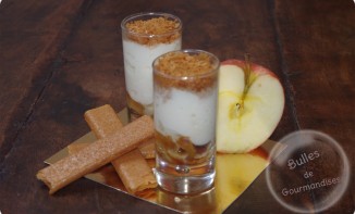 Panna cotta aux pommes caramélisées et brisures de crêpes dentelles