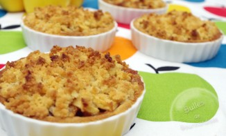 Tartelettes crumble aux pommes, cannelle et caramel