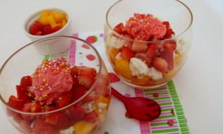 Verrines mangue fraises meringue