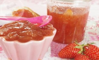 Confiture de rhubarbe, fraises et vanille