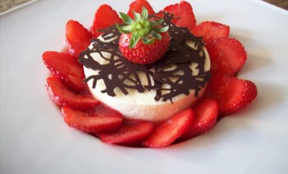 Mousse au citron et son coeur coulis de fraises