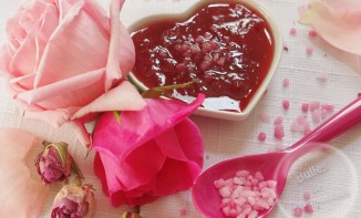 Confiture de fraises à la rose