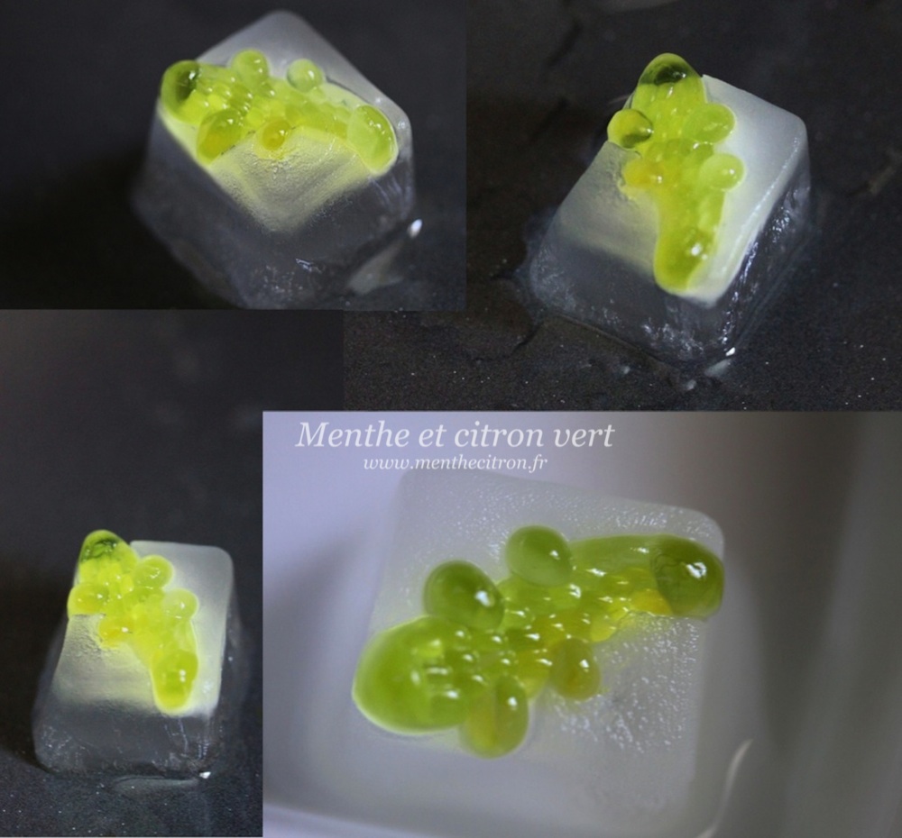 Glaçons avec des bonbons crocodiles