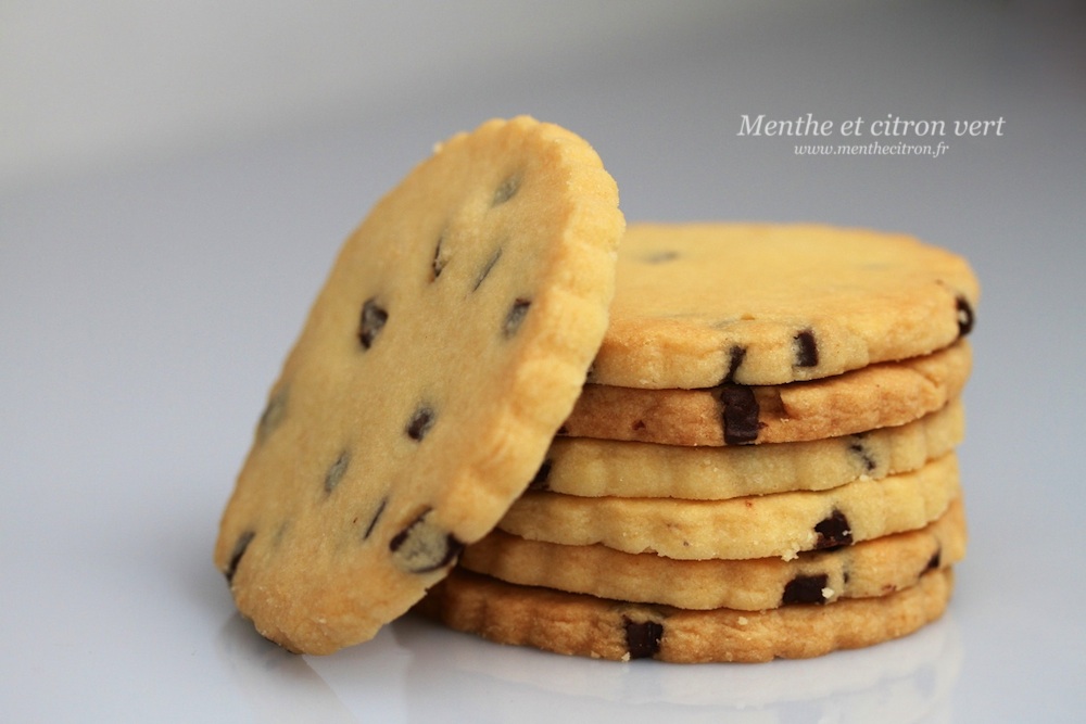 Biscuits sablés aux pépites de chocolat façon cookies - Recettes de  Desserts - Plus de 1000 recettes sur