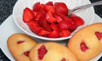 Petites madeleines aux fraises