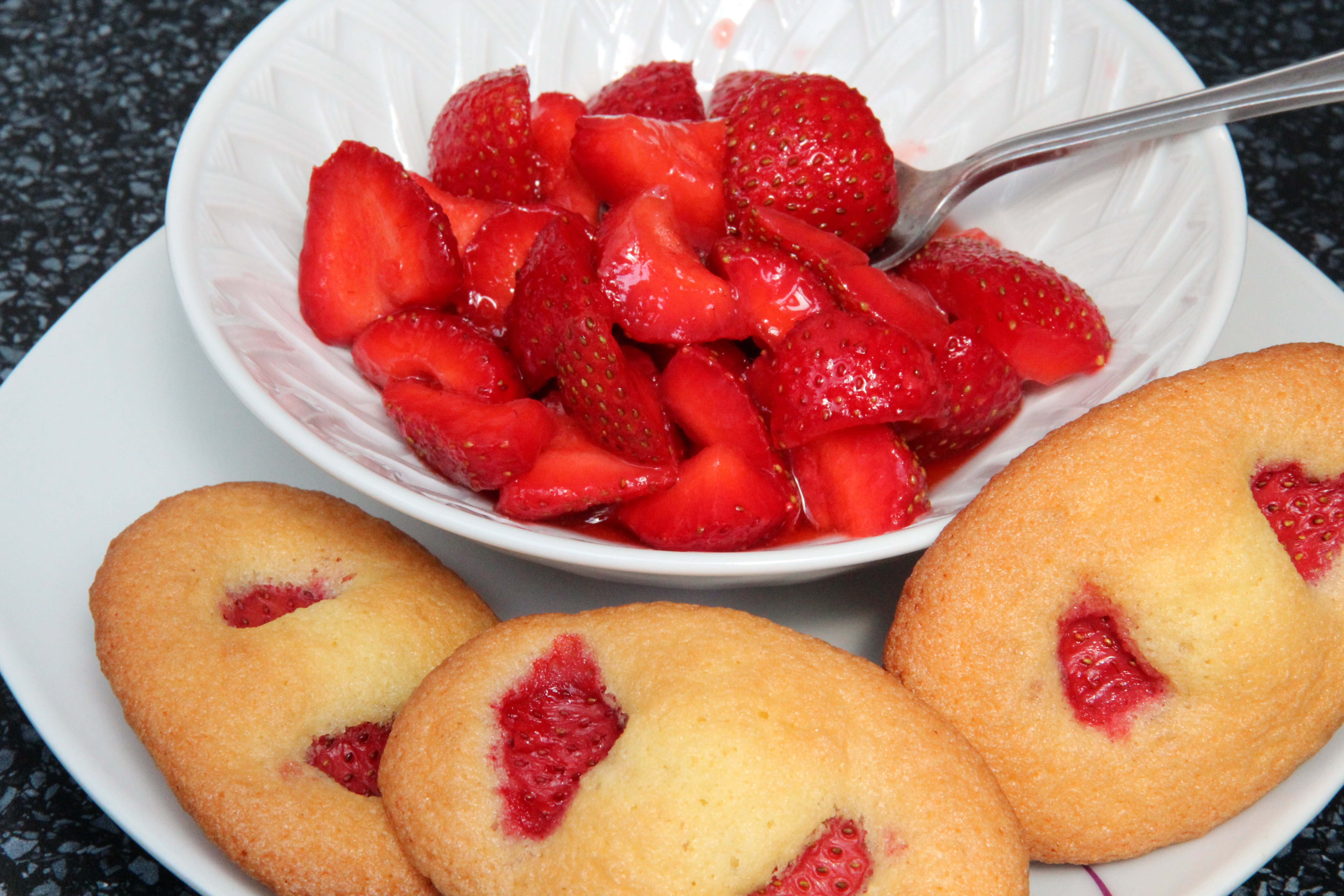 Petites madeleines aux fraises