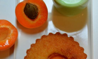 Financier aux abricots et crème anglaise à la pistache