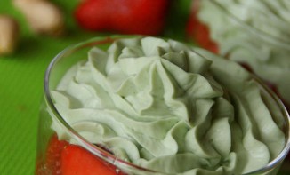 Verrines de Fraises à la Chantilly de Pistache