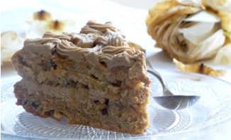 Gâteau aux pommes et à l’huile d’olive, glaçage au sirop d’érable