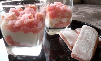 Verrines aux litchis et biscuits roses de Reims