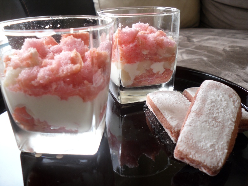 Verrines aux litchis et roses de Reims