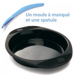 Un moule à manqué et une spatule