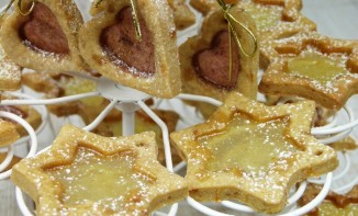 Biscuits sablés à l'orange et aux épices, comme des suspensions de Noël féeriques !