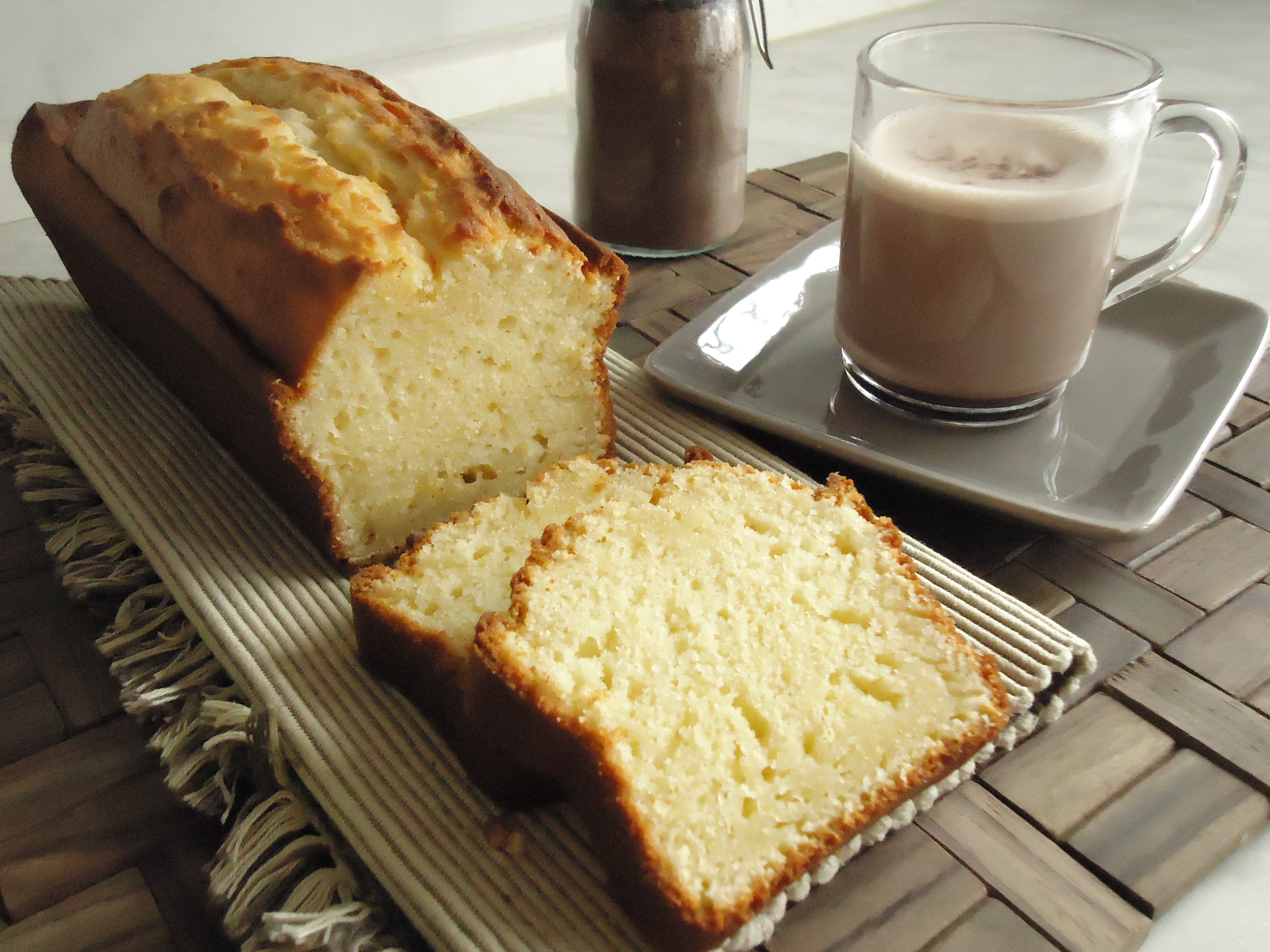 Cake au yaourt et son chocolat chaud maison