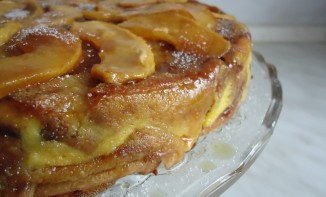 Gâteau de crèpes aux pommes et caramel au beurre salé