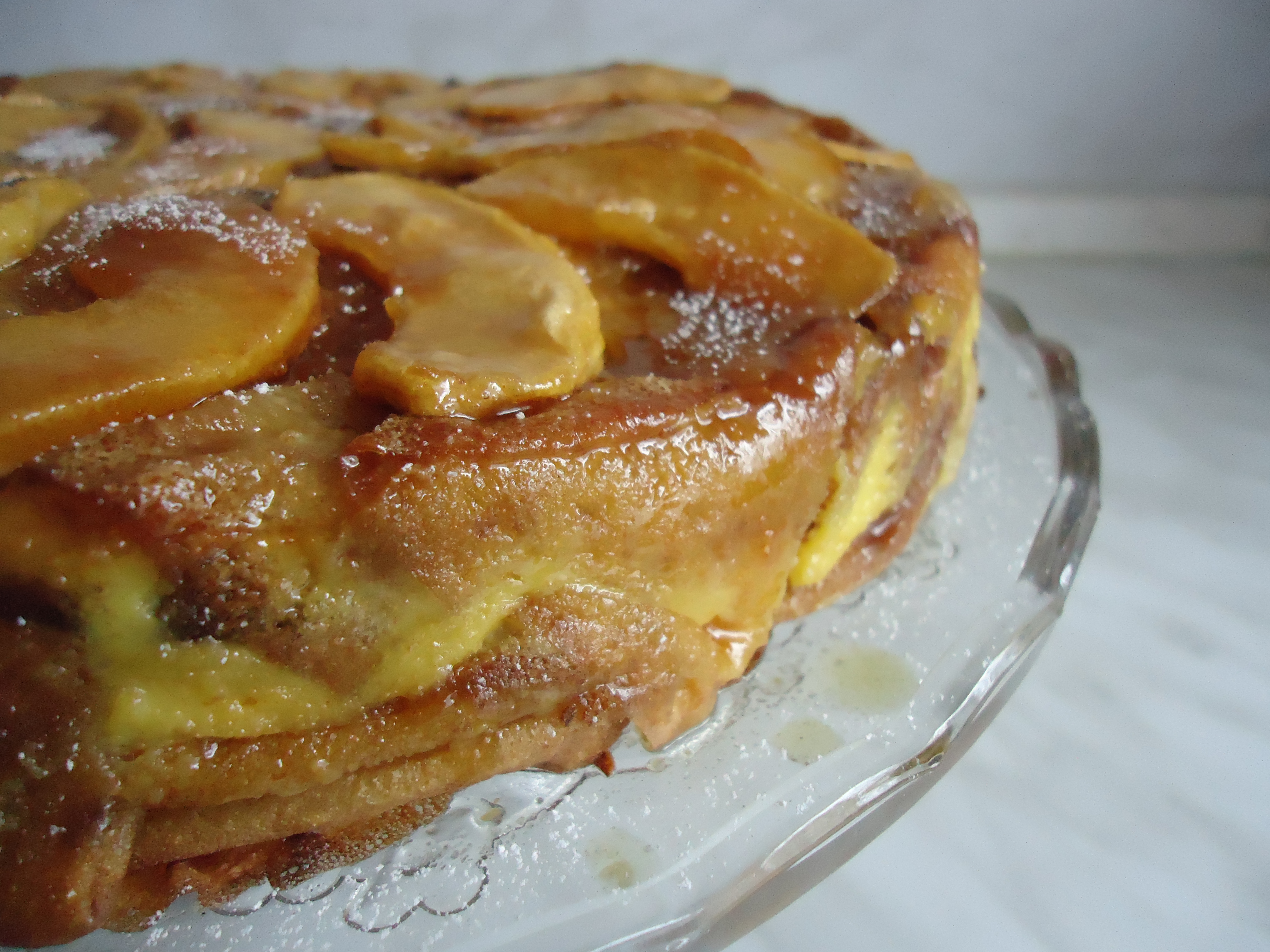 Gâteau de crèpes aux pommes et caramel au beurre salé