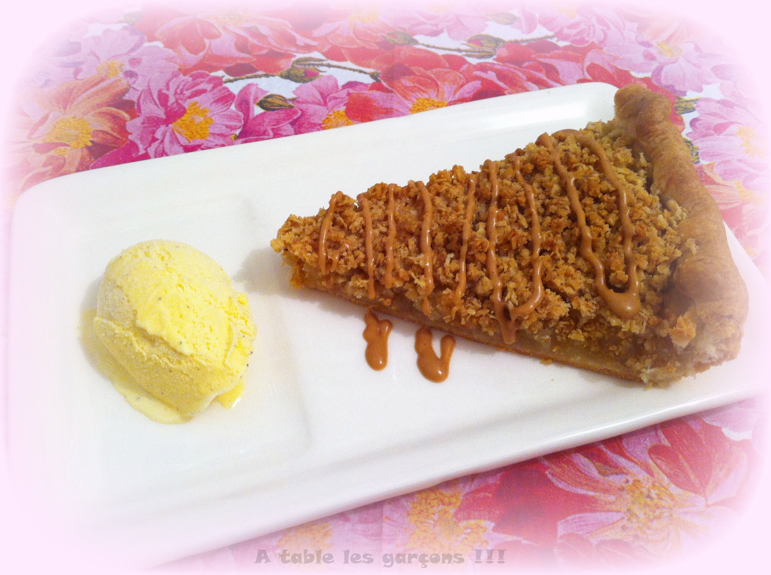 Apple crisp pizza