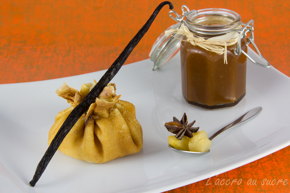 Aumônière de crêpes, compotée pommes poires et caramel au beurre salé