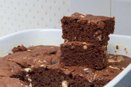 Fondant au Chocolat Noir et éclats de Chocolat Blanc