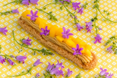 Eclairs craquelés au chocolat brun, gingembre et mangue