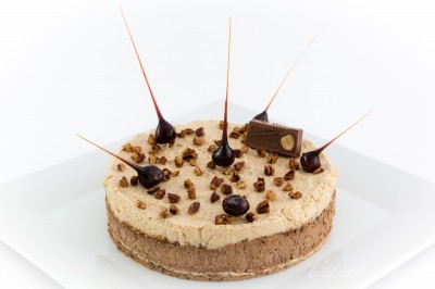 entremet chocolat praliné, mousse caramel beurre salé et dacquoise noisette