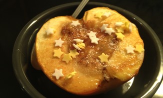 Pomme au coeur de banane et caramel, cuite au four