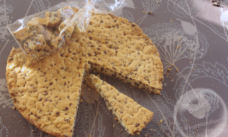 Gâteau cookie géant aux pépites de chocolat