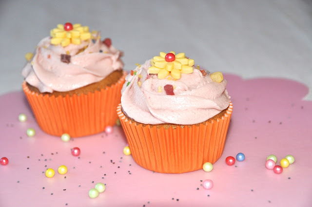 Cupcakes citron-pavot et sa crème mûre sauvage