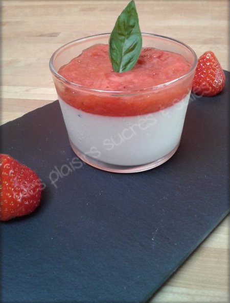 Panna cotta fraises rhuabarbe