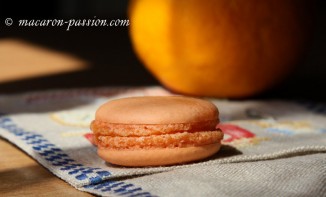 Macaron orange curd