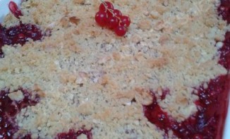 Crumble aux groseilles et noix de cajou