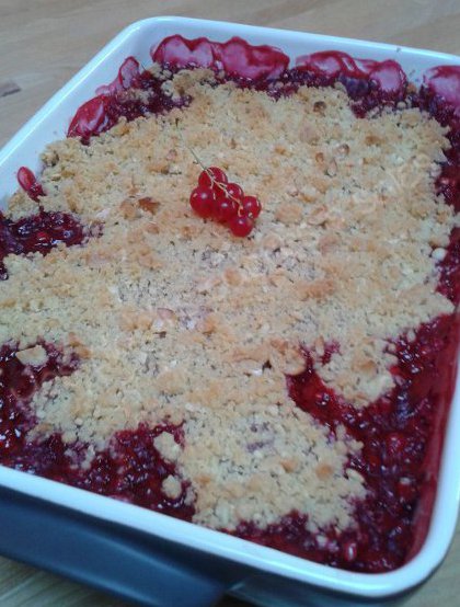 Crumble aux groseilles et noix de cajou