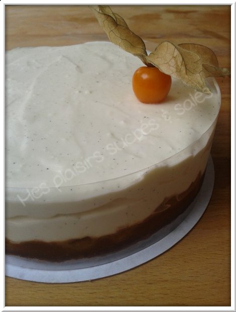 Entremet aux palets bretons, crème mousseuse meringuée et fraises