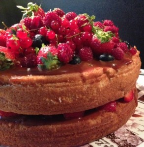 Gâteau aux fruits rouges et caramel