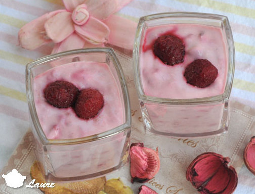 Verrine à la framboise et à la rose