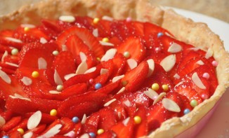 Tarte aux fraises crème d'amande au romarin