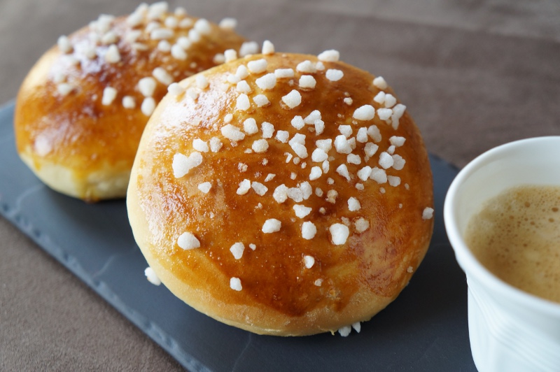 Pain au lait au sucre perlé