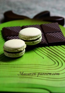 Macarons pain d'épices, poire et chocolat