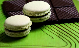 Macarons pain d'épices, poire et chocolat