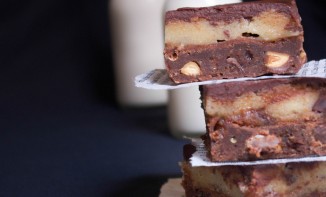 Brownie chocolat cookie dough et caramel