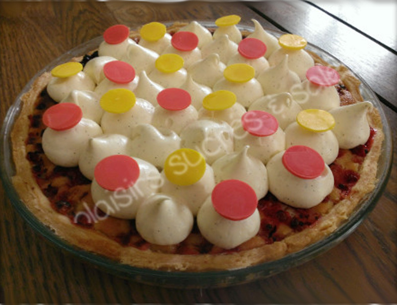 Tarte aux groseilles amandes Chantilly au chocolat blanc