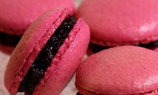 Macarons mûre amande